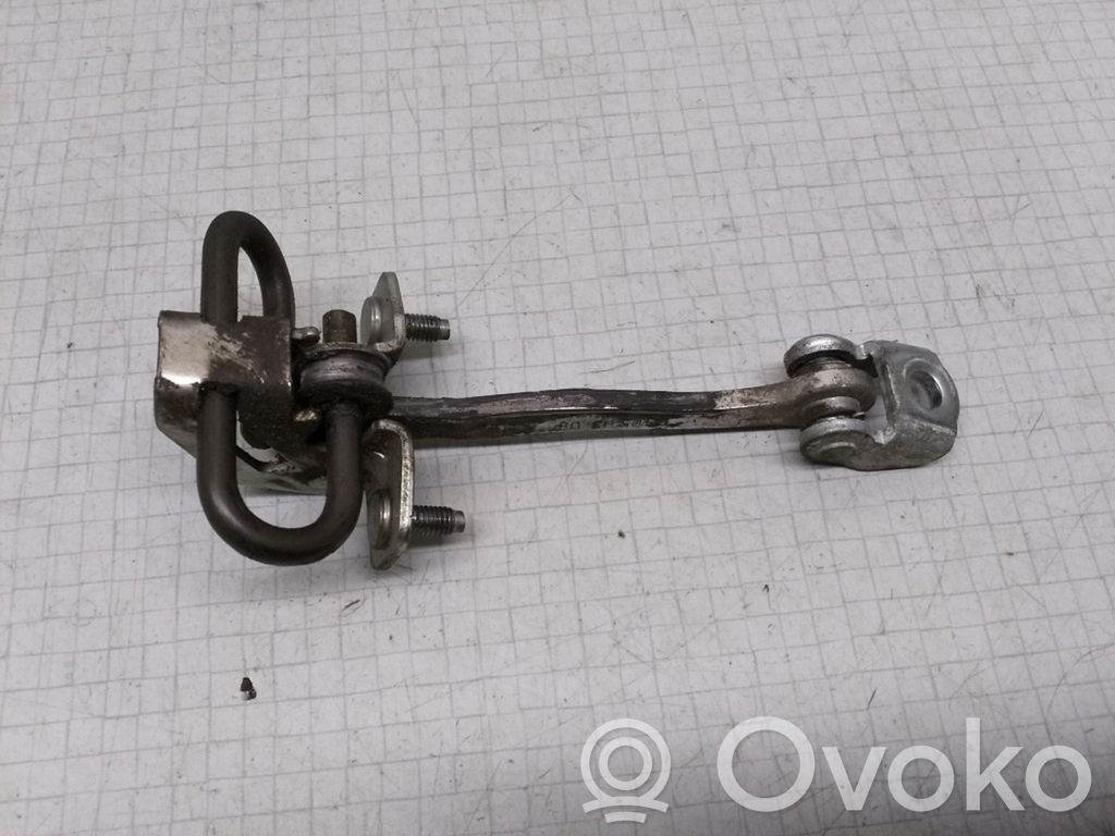 Opel Vectra C Takaoven pidätin 