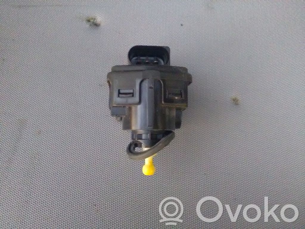 Audi A6 S6 C5 4B Headlight level adjustment motor 