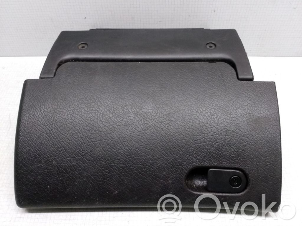 Opel Vectra B Daiktadėžės (bordačioko) komplektas 
