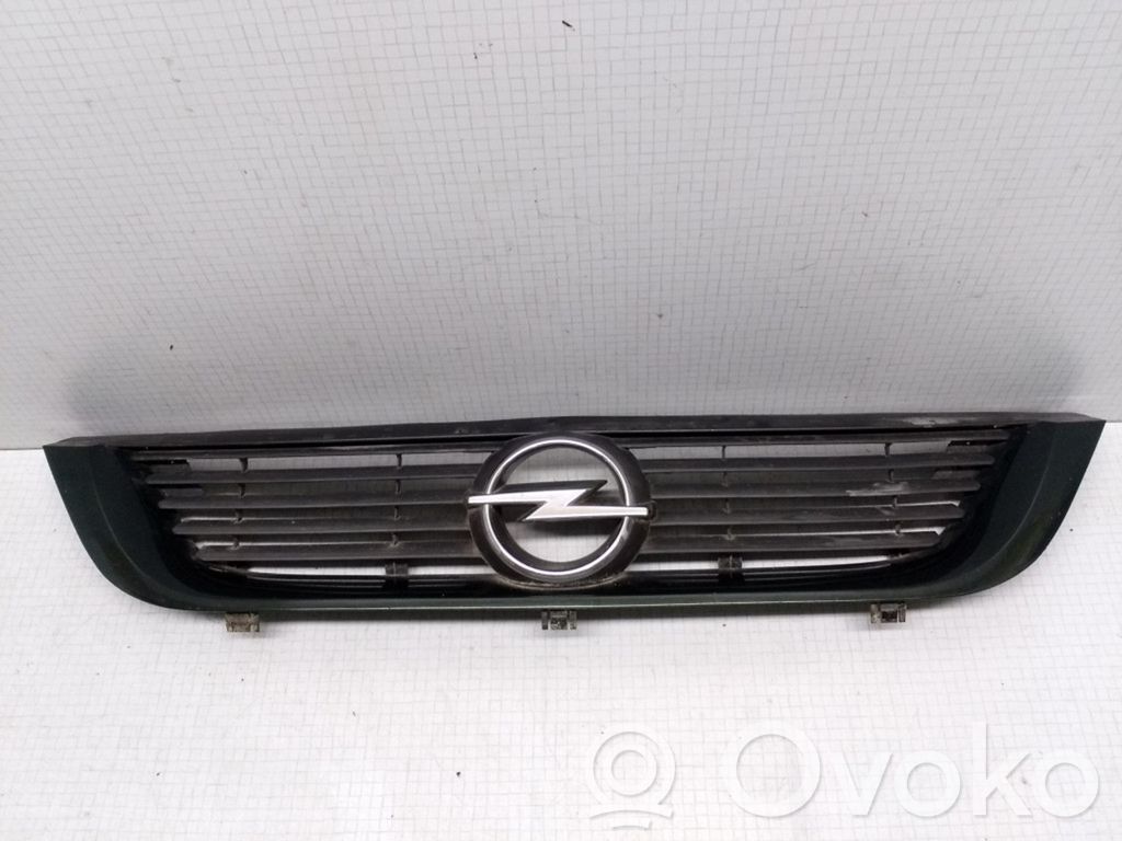 Opel Vectra B Front bumper upper radiator grill 