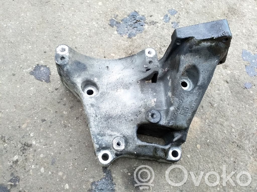 Opel Vectra B Power steering pump mounting bracket 