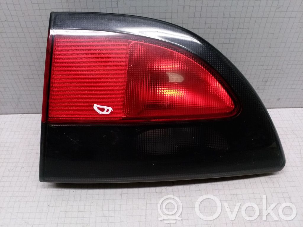 Renault Megane I Galinis žibintas dangtyje 