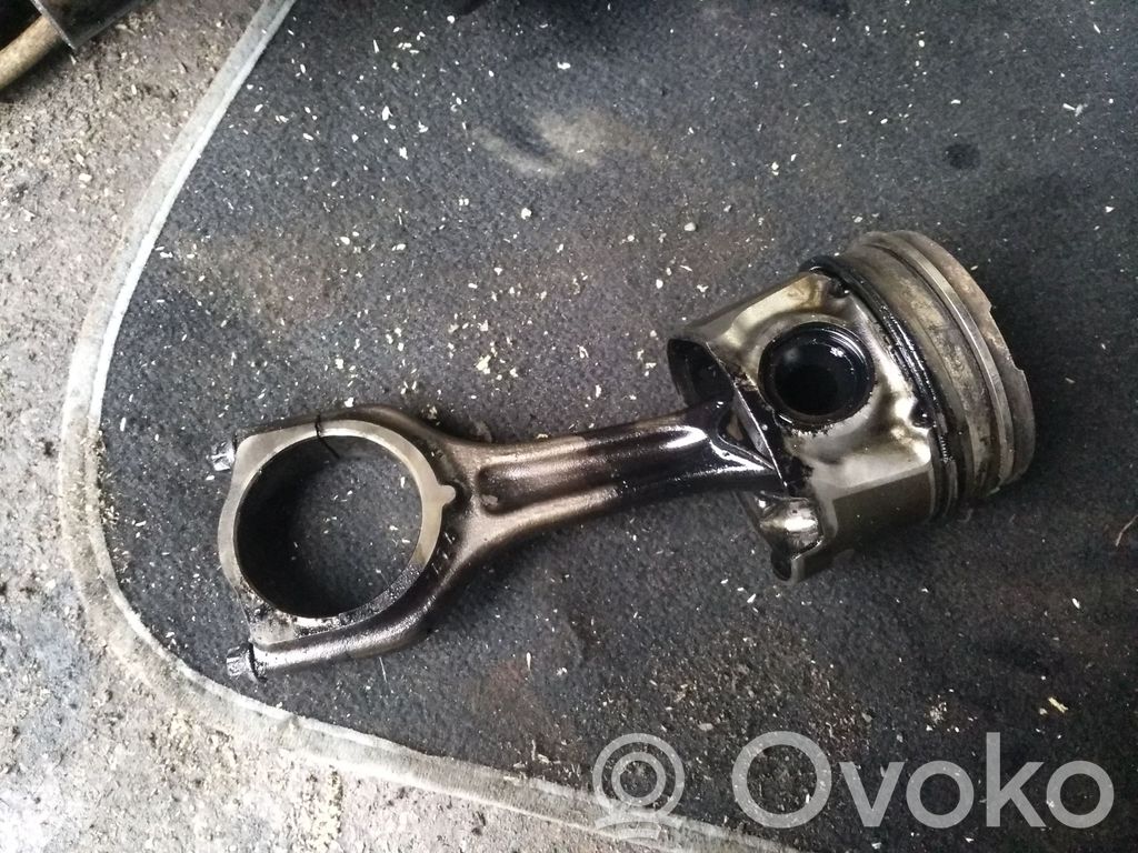 Ford Fiesta Pistón con biela 