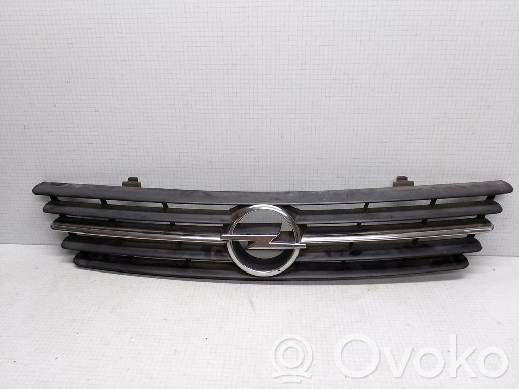 Opel Sintra Etupuskurin ylempi jäähdytinsäleikkö 