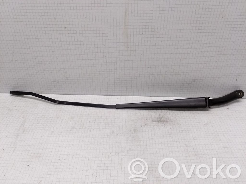 Volvo V70 Front wiper blade arm 