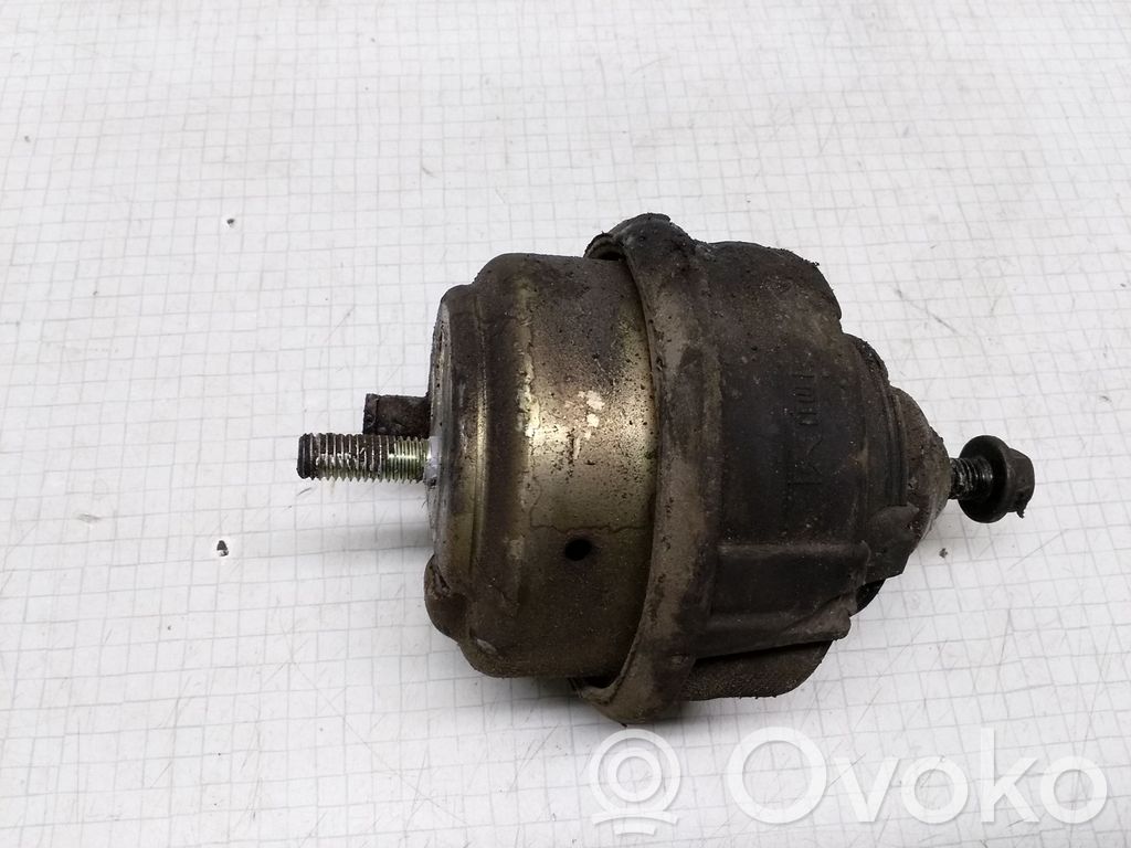 Engine mount bracket