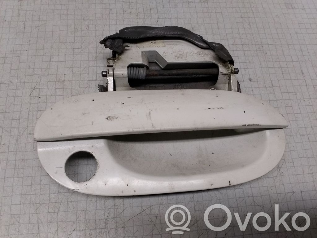 Manecilla externa puerta delantera   8210864