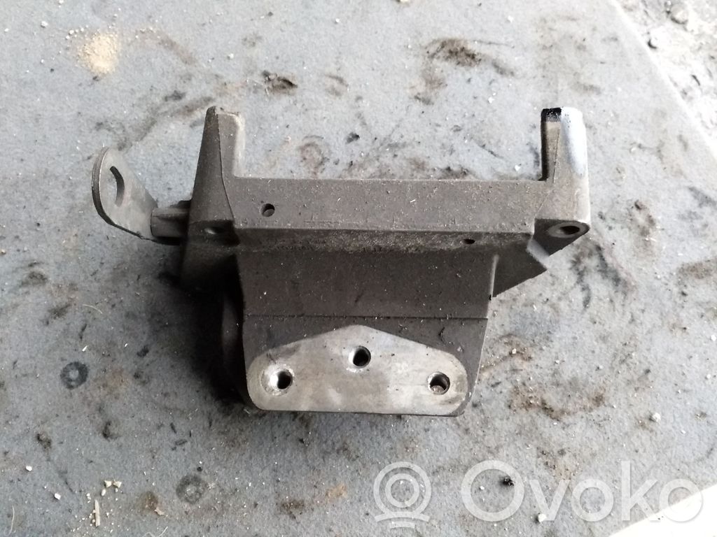 Engine mounting bracket   55197848