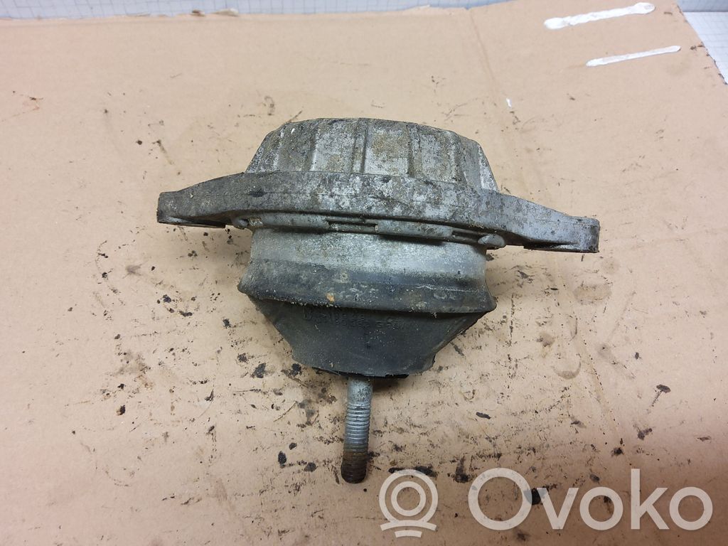 Audi 100 S4 C4 Engine mount bracket 