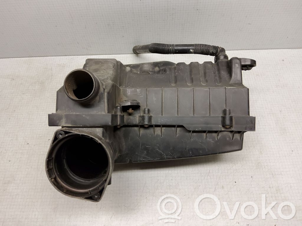 Volkswagen PASSAT B6 Air filter box 