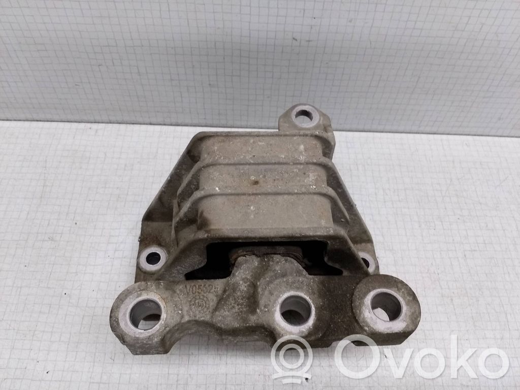 Engine mount bracket   V04652