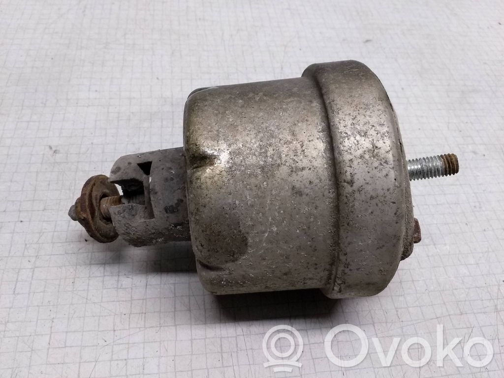 Engine mount bracket   90497969,684684