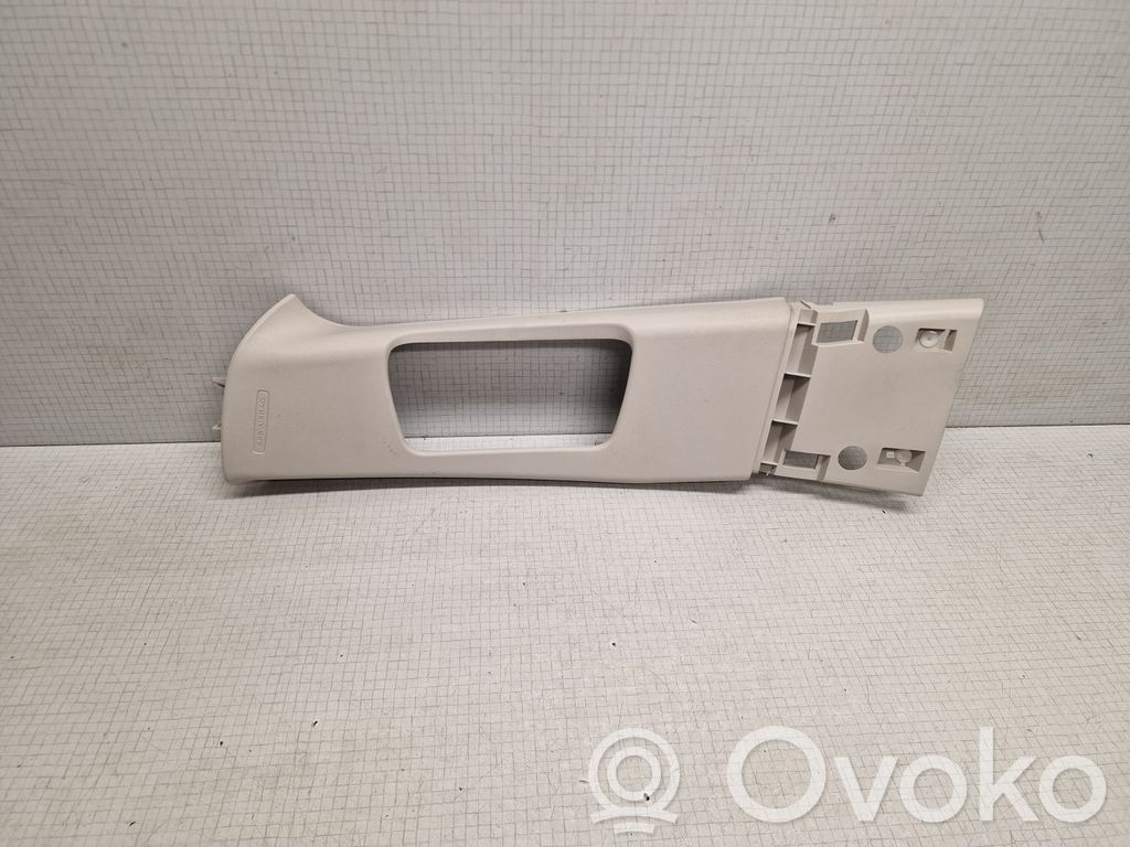 Subaru Outback Pilar (B) (superior) 