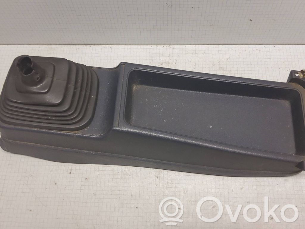 Audi 80 90 B3 Kita centrinė konsolės (tunelio) detalė 