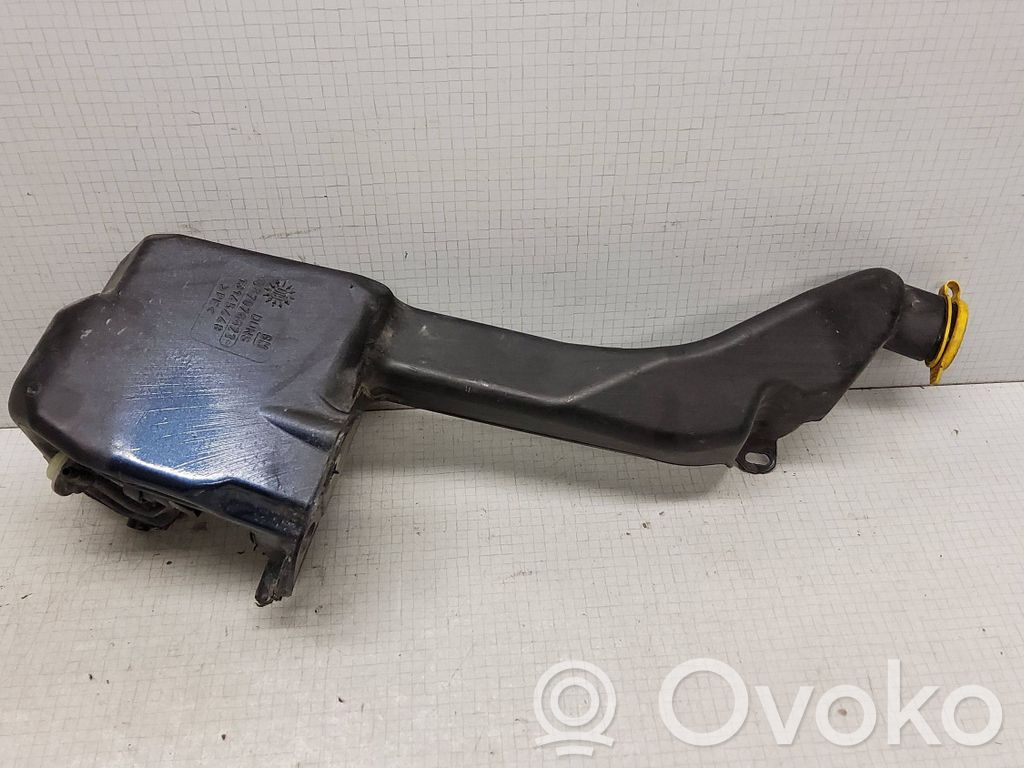 Opel Zafira B Windshield washer fluid reservoir/tank 
