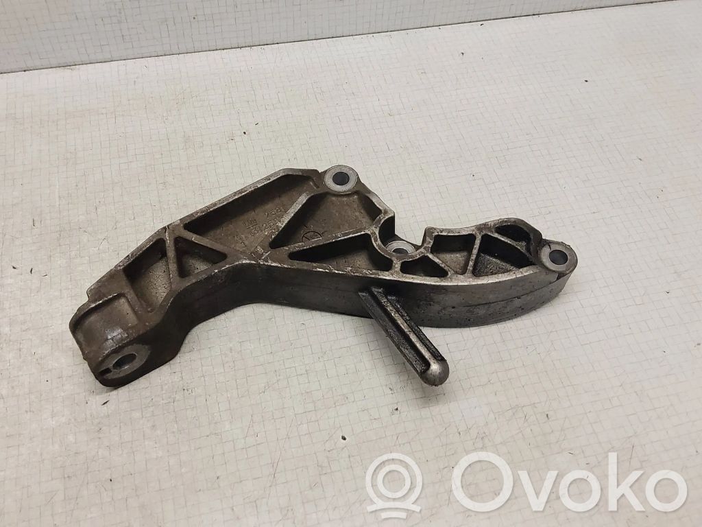 Opel Zafira B Engine mounting bracket 