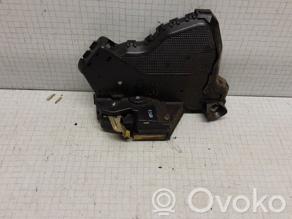 Toyota Corolla E120 E130 Zamek drzwi przednich 