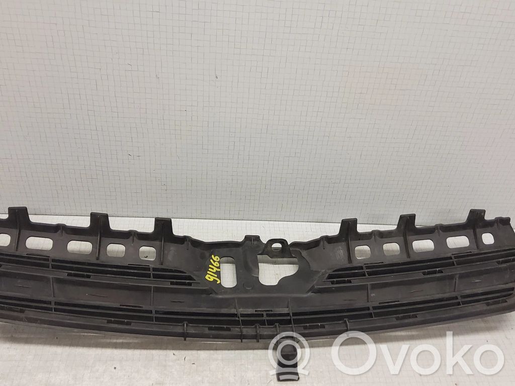 Toyota Corolla E120 E130 Etupuskurin ylempi jäähdytinsäleikkö 