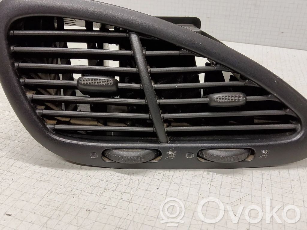 Seat Alhambra (Mk1) Dash center air vent grill 