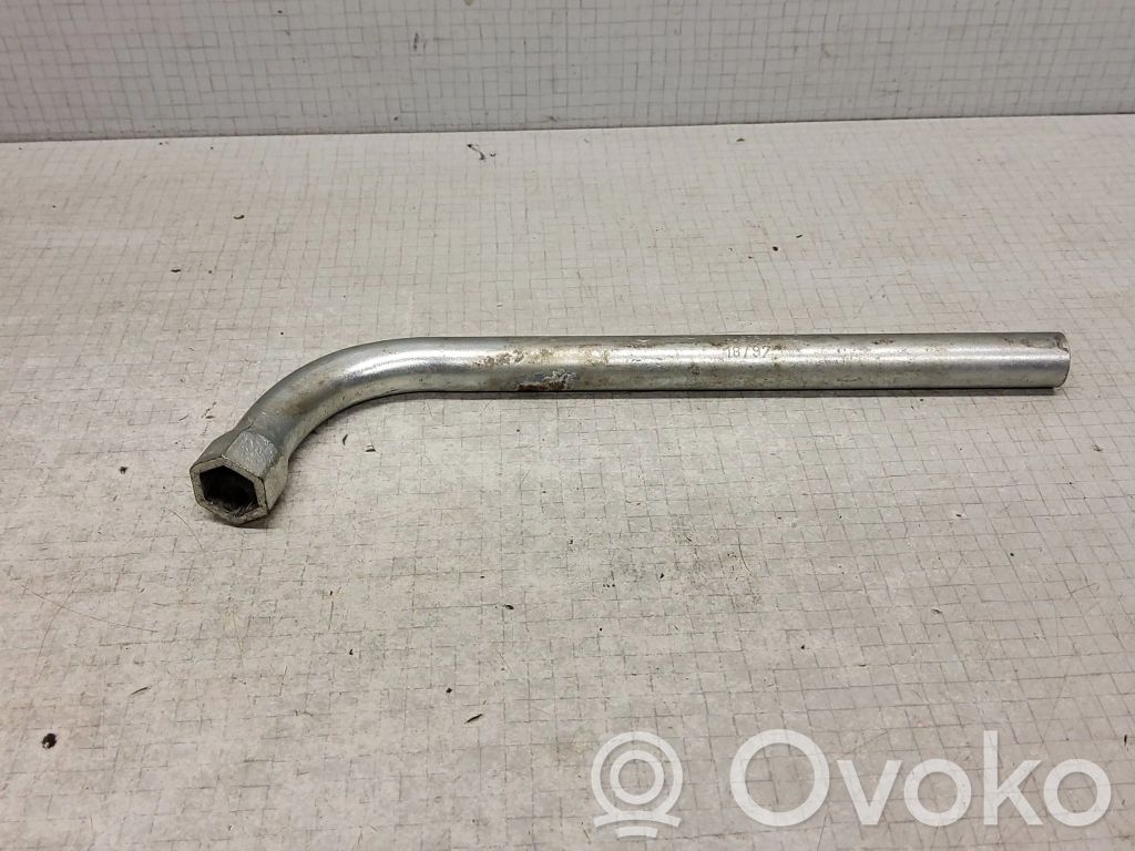 Audi A4 S4 B5 8D Wheel nut wrench 