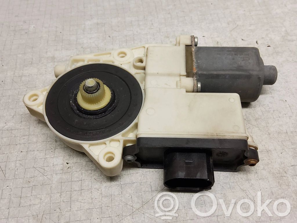 BMW X3 E83 Front door window regulator motor 