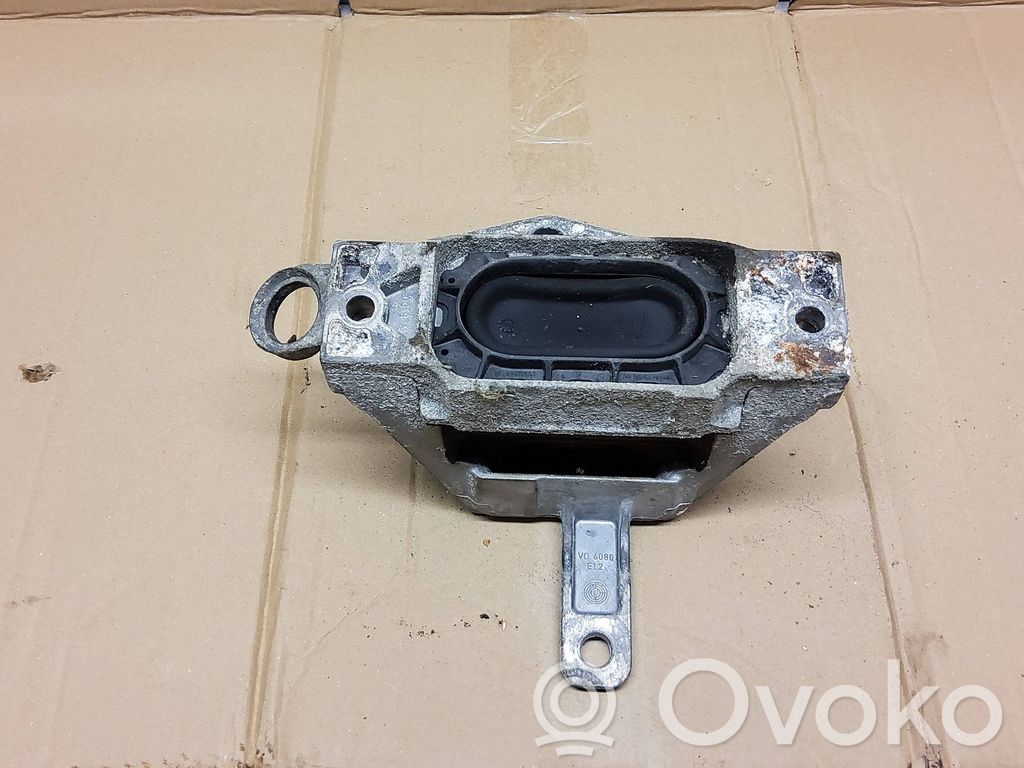 Opel Insignia A Engine mount bracket 