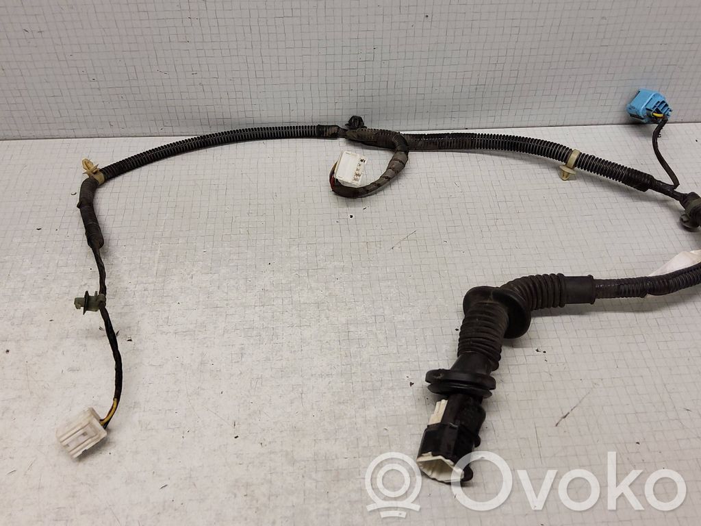 Honda Civic Aizmugurējo durvju vadu instalācija 