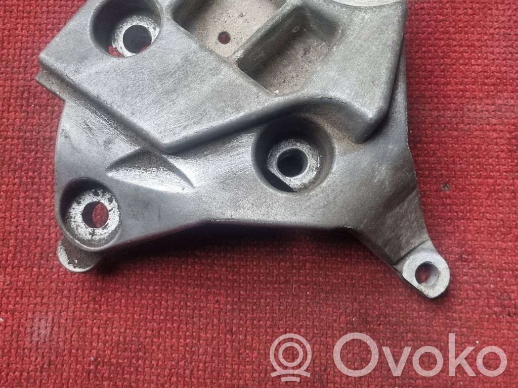 Renault Kangoo I Engine mounting bracket 
