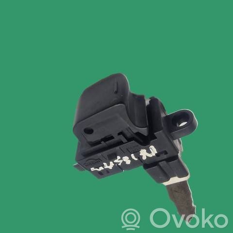 Nissan Qashqai Elektrinių langų jungtukas 