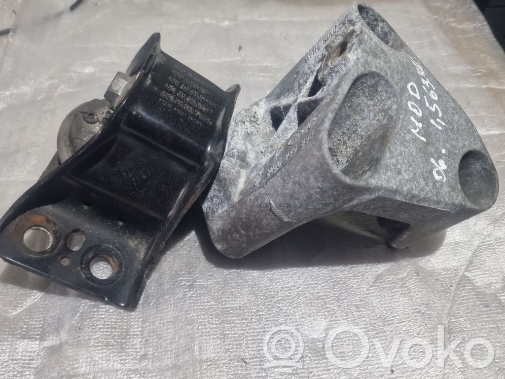 Renault Modus Engine mount bracket 