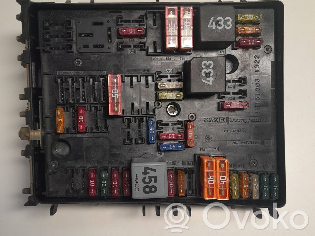 Volkswagen Touran I Fuse box set 