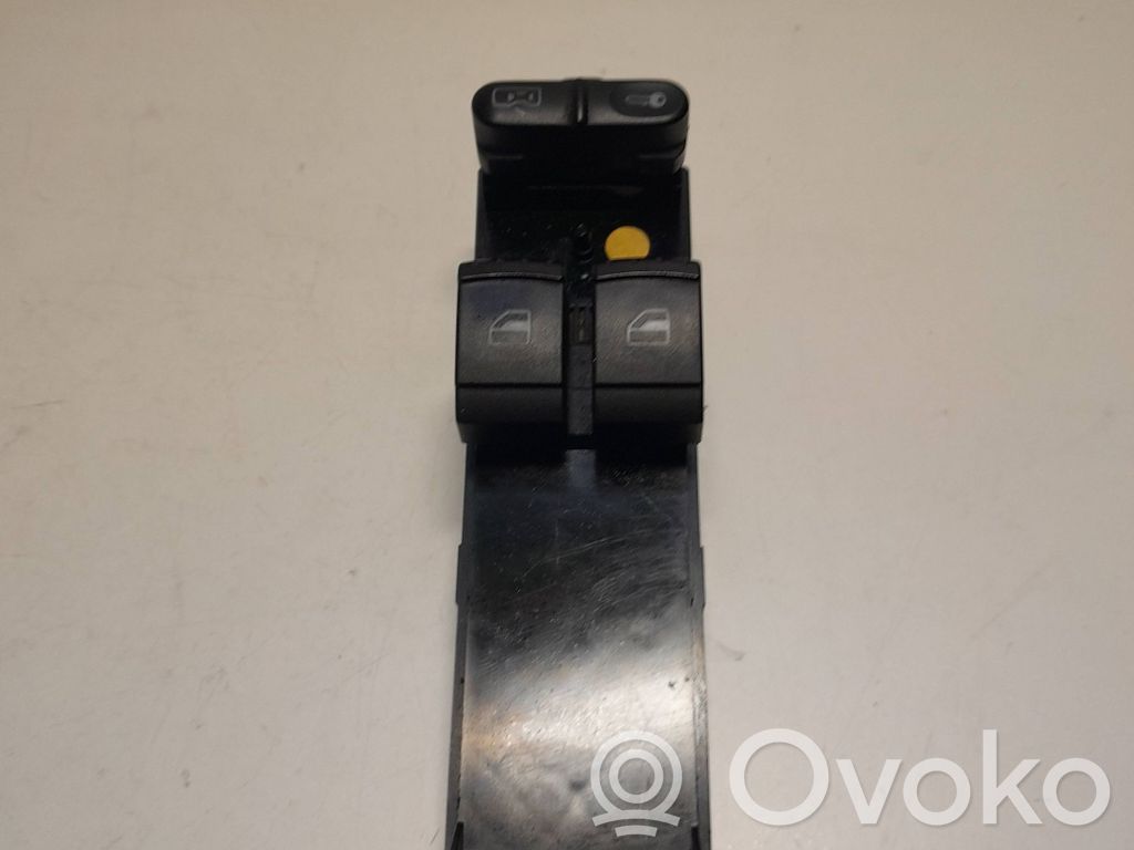 Volkswagen PASSAT B5.5 Electric window control switch 