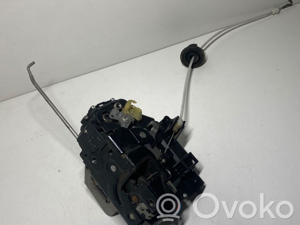 Audi A4 S4 B6 8E 8H Priekšpusē slēdzene 