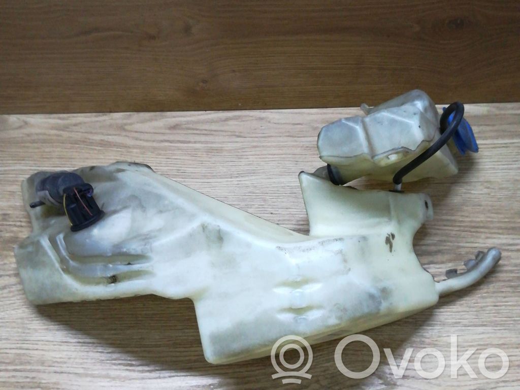 Zbiornik płynu do spryskiwaczy szyby przedniej / czołowej   8E5955451AF