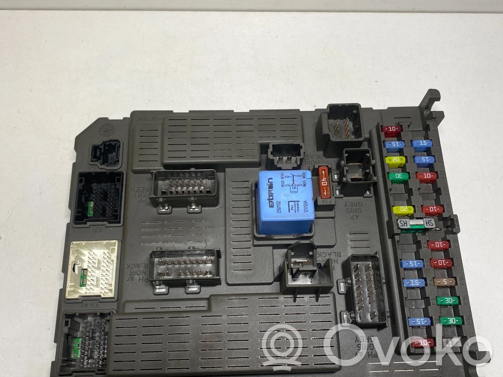 Peugeot 807 Fuse module 