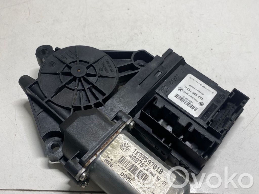 Volkswagen Touran I Silnik regulatora szyby drzwi przednich 