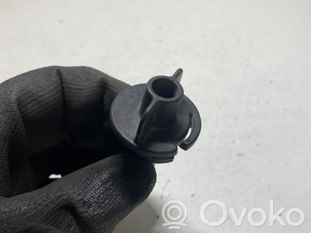 Ford S-MAX Radiator mount bracket 