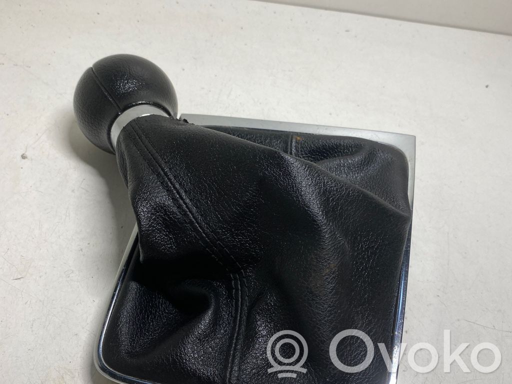Volkswagen PASSAT B6 Perilla/embellecedor de cuero de la palanca de cambios 