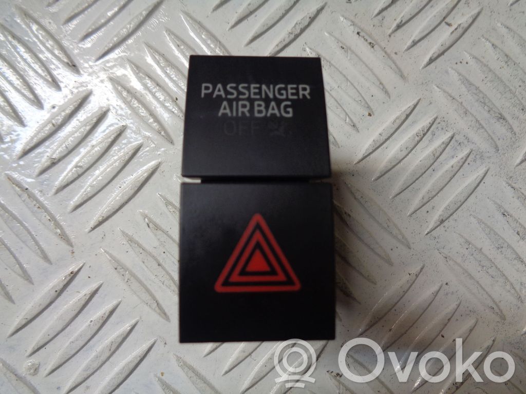 Skoda Rapid (NH) Hazard light switch 