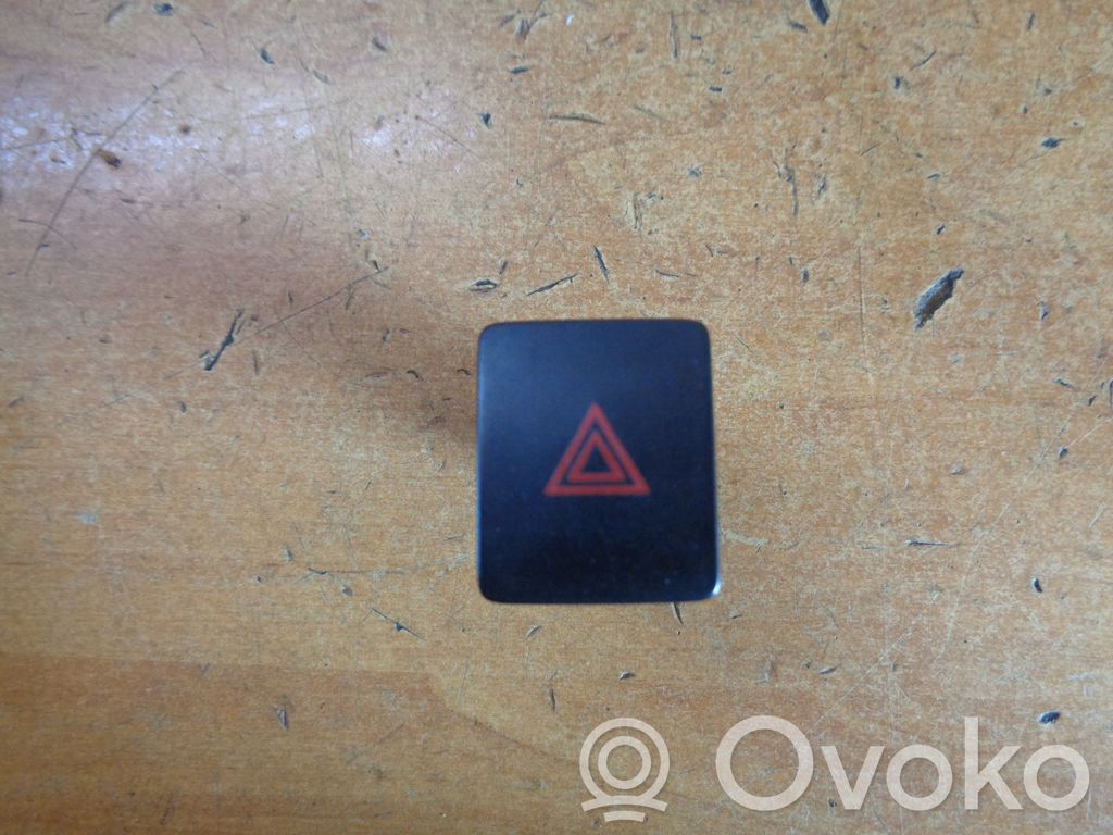 Nissan Micra Botón interruptor de luz de peligro 