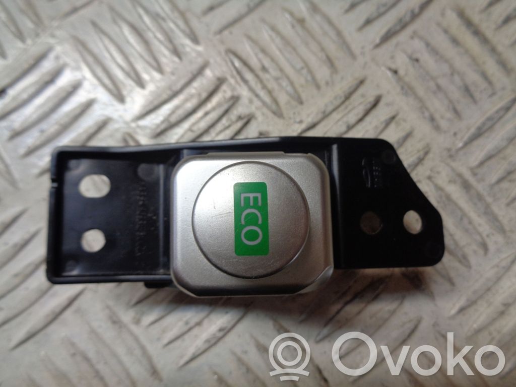 Nissan Note (E12) Otros interruptores/perillas/selectores 