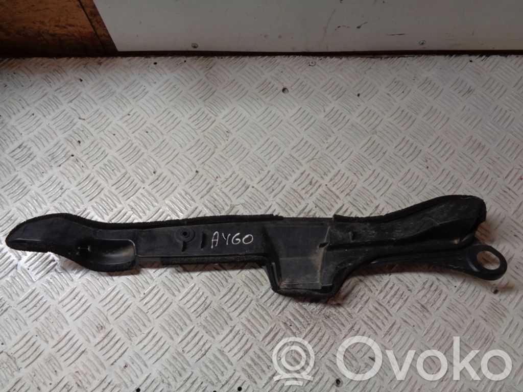 Toyota Aygo AB40 Soporte/sello del guardabarros de espuma 