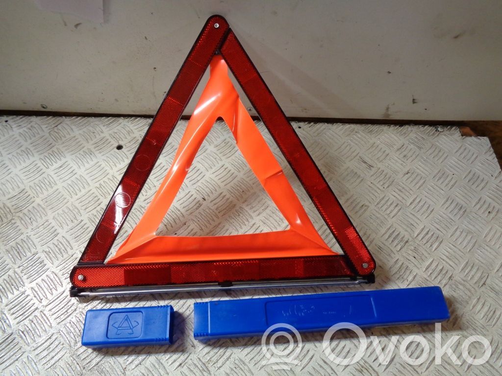 Opel Astra K Emergency warning sign 
