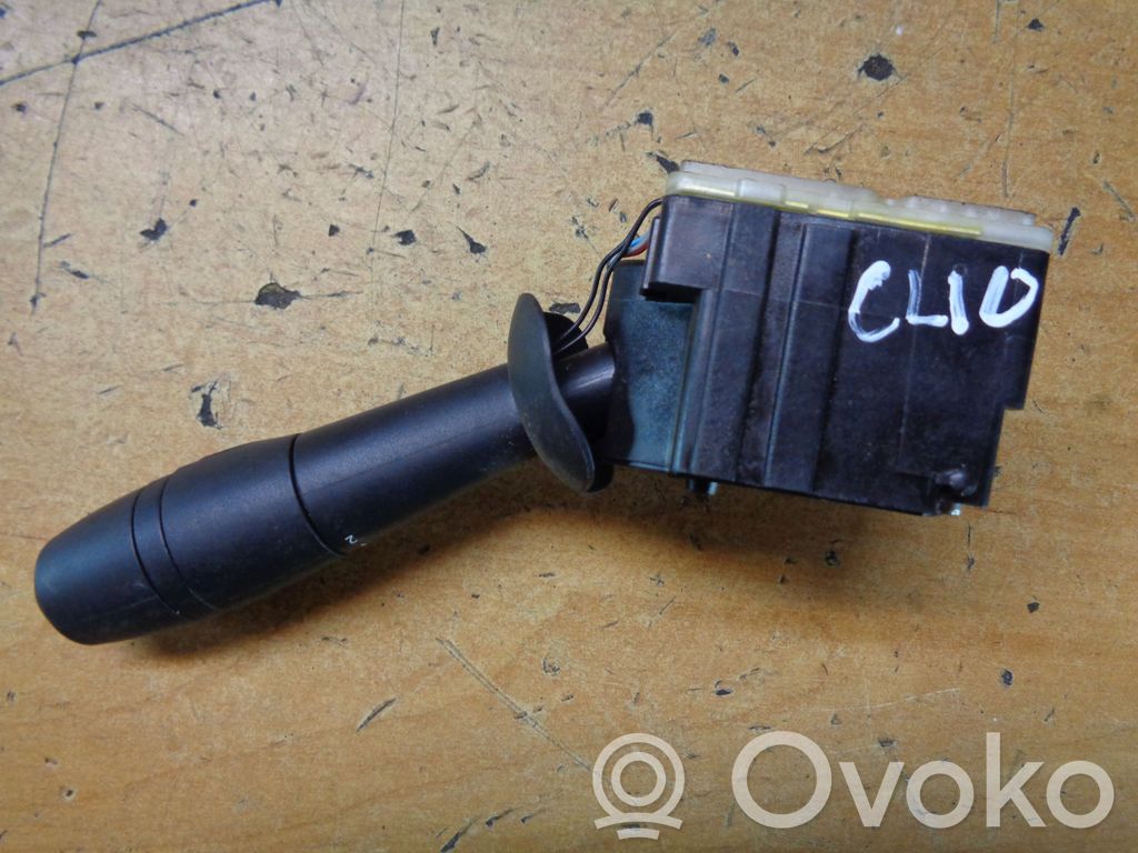 Renault Clio IV Wiper control stalk 