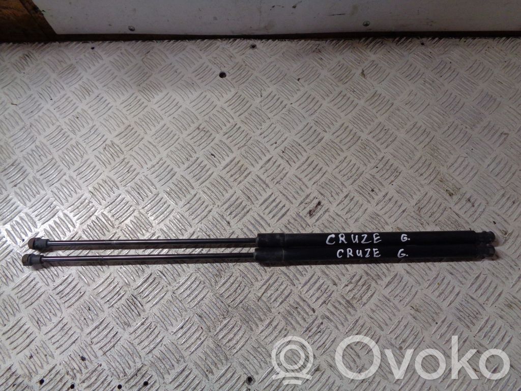Chevrolet Cruze Tailgate/trunk strut/damper 
