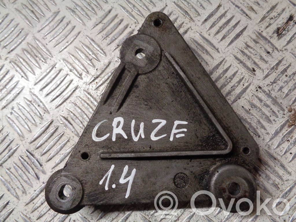 Chevrolet Cruze A/C compressor mount bracket 