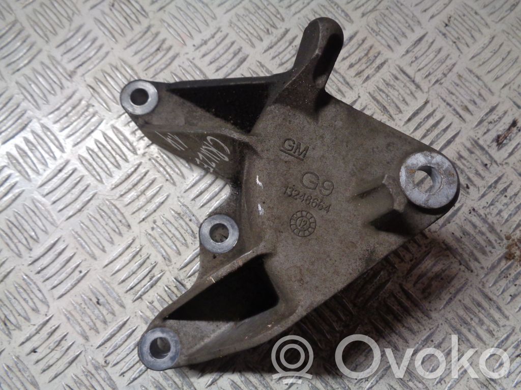 Chevrolet Cruze Gearbox mounting bracket 