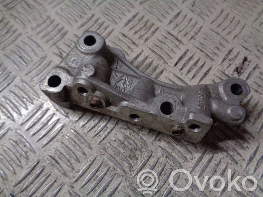 Peugeot 2008 I Engine mounting bracket 