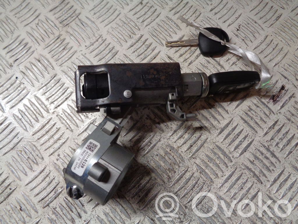 Opel Corsa E Užvedimo spynelė 
