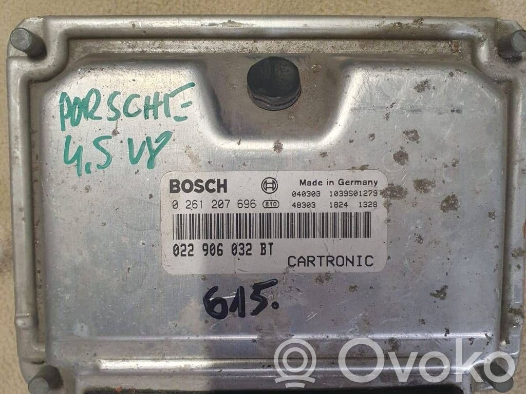 Engine control unit/module   0261207696,022906032BT